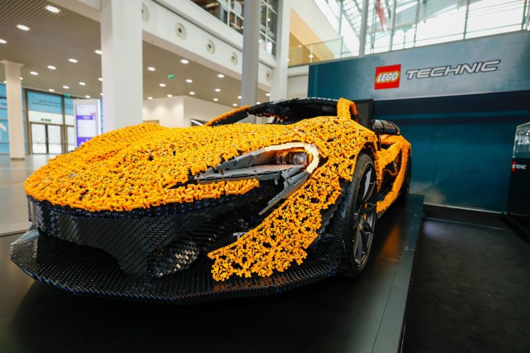 IAA MOBILITY 2025: Formel 1 trifft LEGO – wenn Spiel und Sport gemeinsame Werte teilen