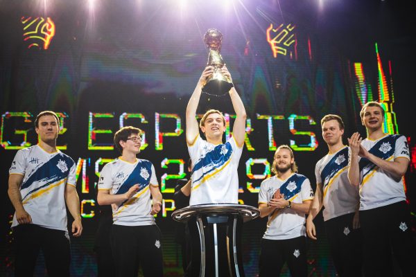 Das Bild zeigt den Gewinn des MSI 2019 von G2 Esports in League of Legends.