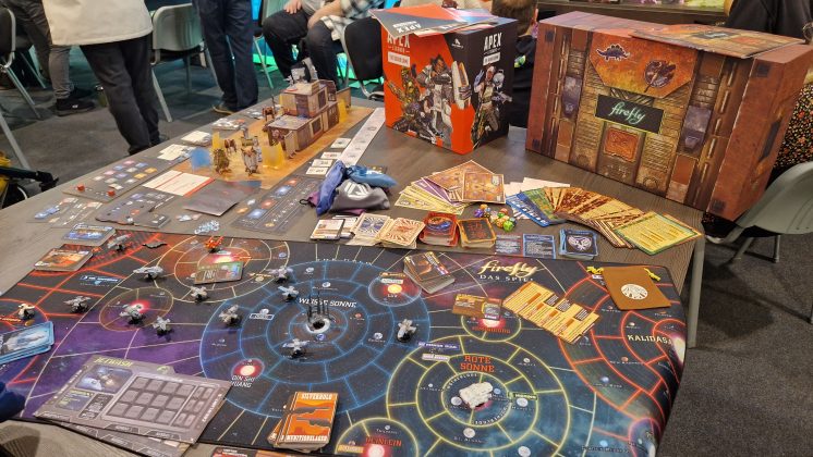 SPIEL in Essen 2025 -Firefly und Apex Legends