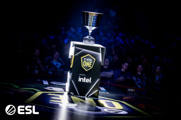 Die Trophäe im Blick: Der Pokal der ESL One