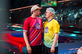 Auf dem Bild sind die Team-Captains Rewi und Papaplatte zu sehen.