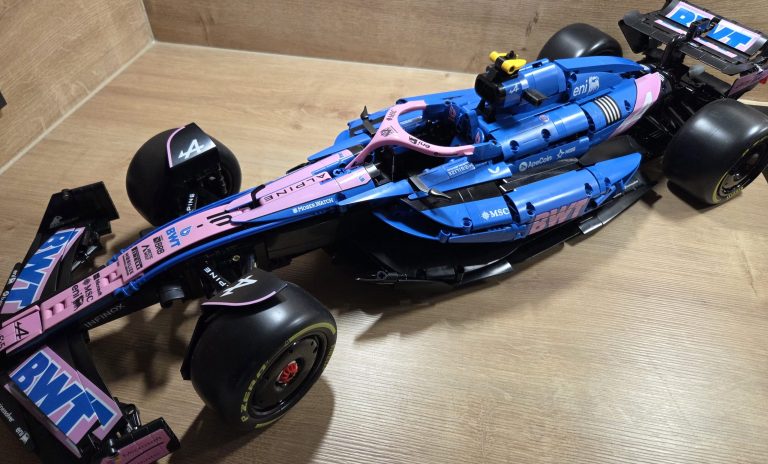 CaDA C64012W BWT Alpine F1 Team A525 im Test