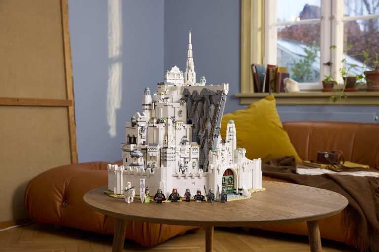 LEGO präsentiert gigantisches Minas Tirith Set zum 25. Jubiläum von „Der Herr der Ringe“