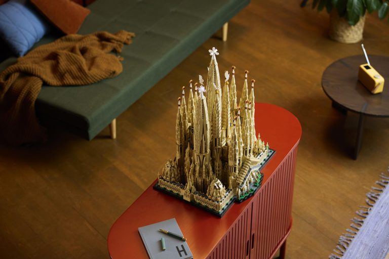 LEGO® stellt gigantisches Architecture-Set der Sagrada Família zum Gedenken an Antoni Gaudí vor