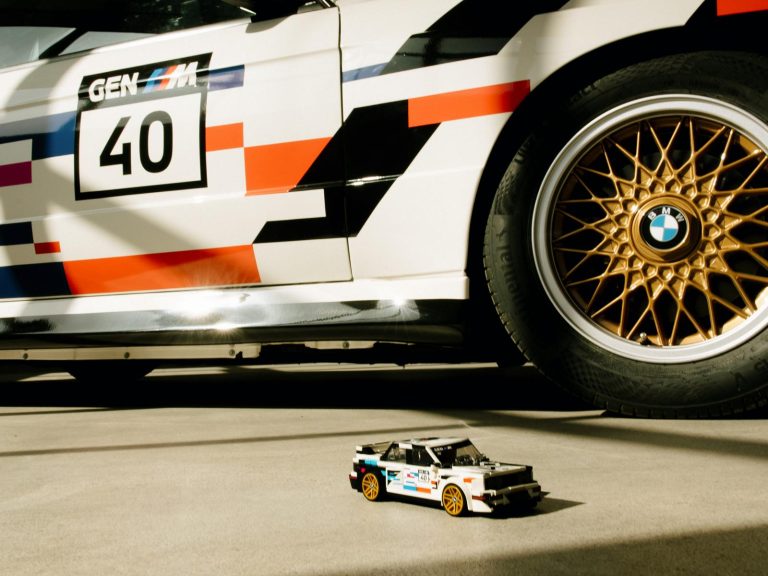 LEGO und BMW feiern 40 Jahre BMW M3 mit Erlebniswelt „The Ultimate Playground“ in Berlin