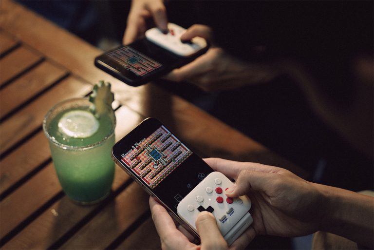 8BitDo FlipPad: Neuer Flip-Controller bringt klassische Steuerung aufs Smartphone