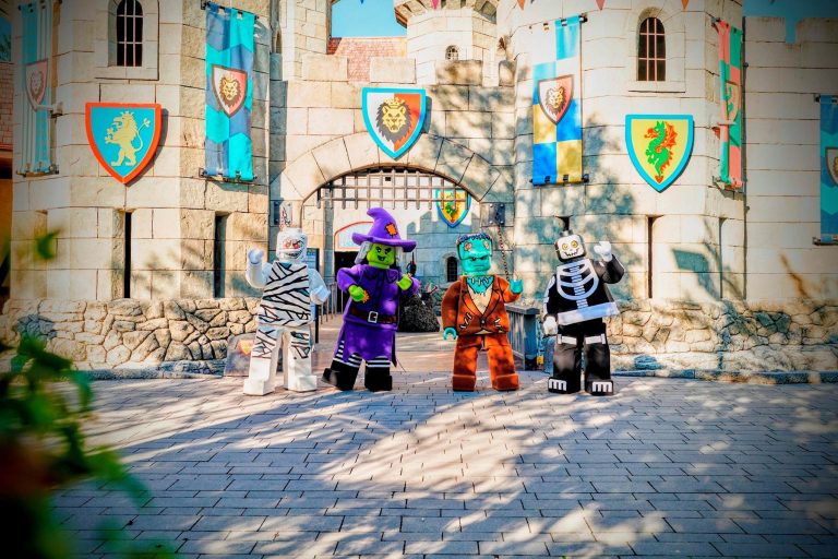 Halloween im LEGOLAND Deutschland: BOO-levard, LaBOOrynth und Feuerwerk