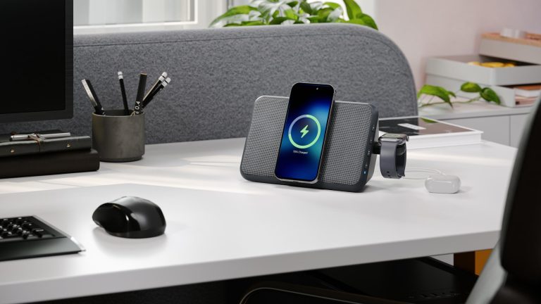 Sharp CP-DS10: 4-in-1-Dockingstation verbindet Qi2-Laden und Bluetooth-Sound